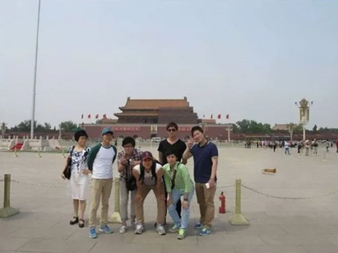 포토샵 옆에 아줌마를 지워주세요