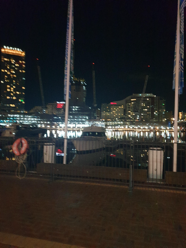 시드니 재즈 바와 라틴 바(살사 바): BarMe, Establishment Bar, Pontoon Bar_Pontoon Bar_바닷가