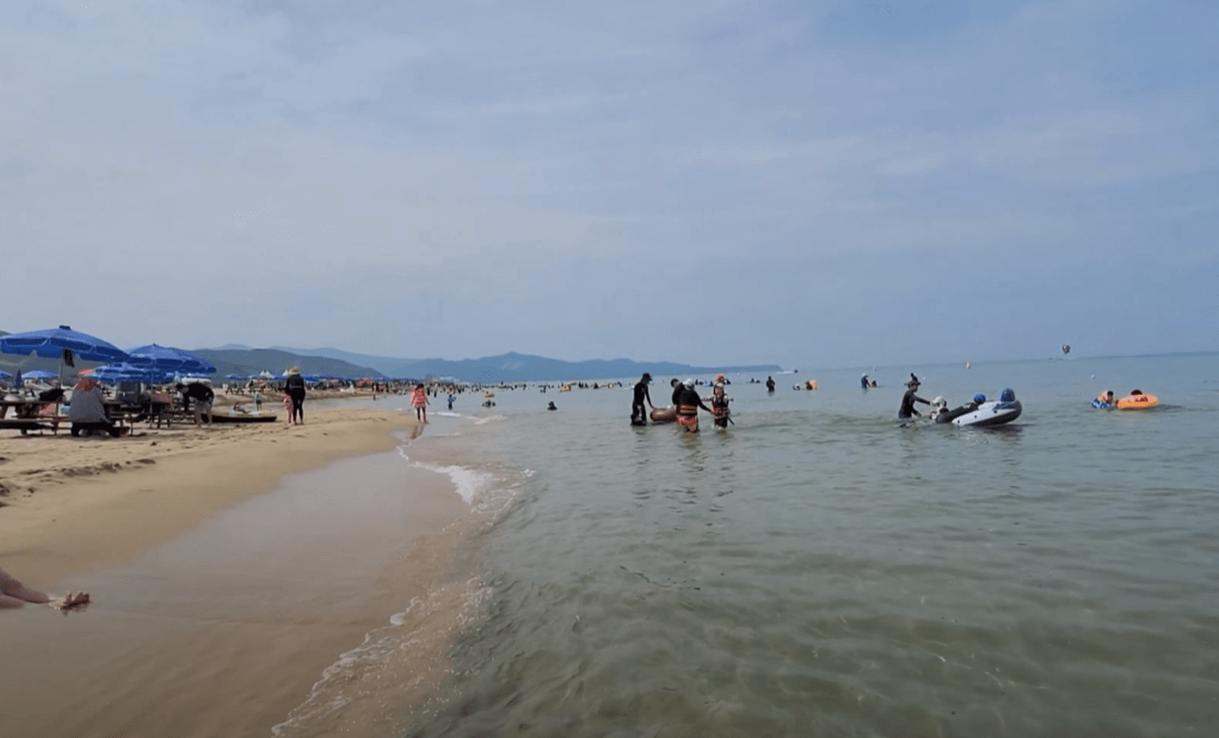 동해 망상해수욕장 &mdash; 가족 물놀이와 스노쿨링의 조화