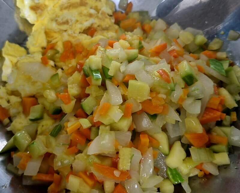 볶은야채 담기