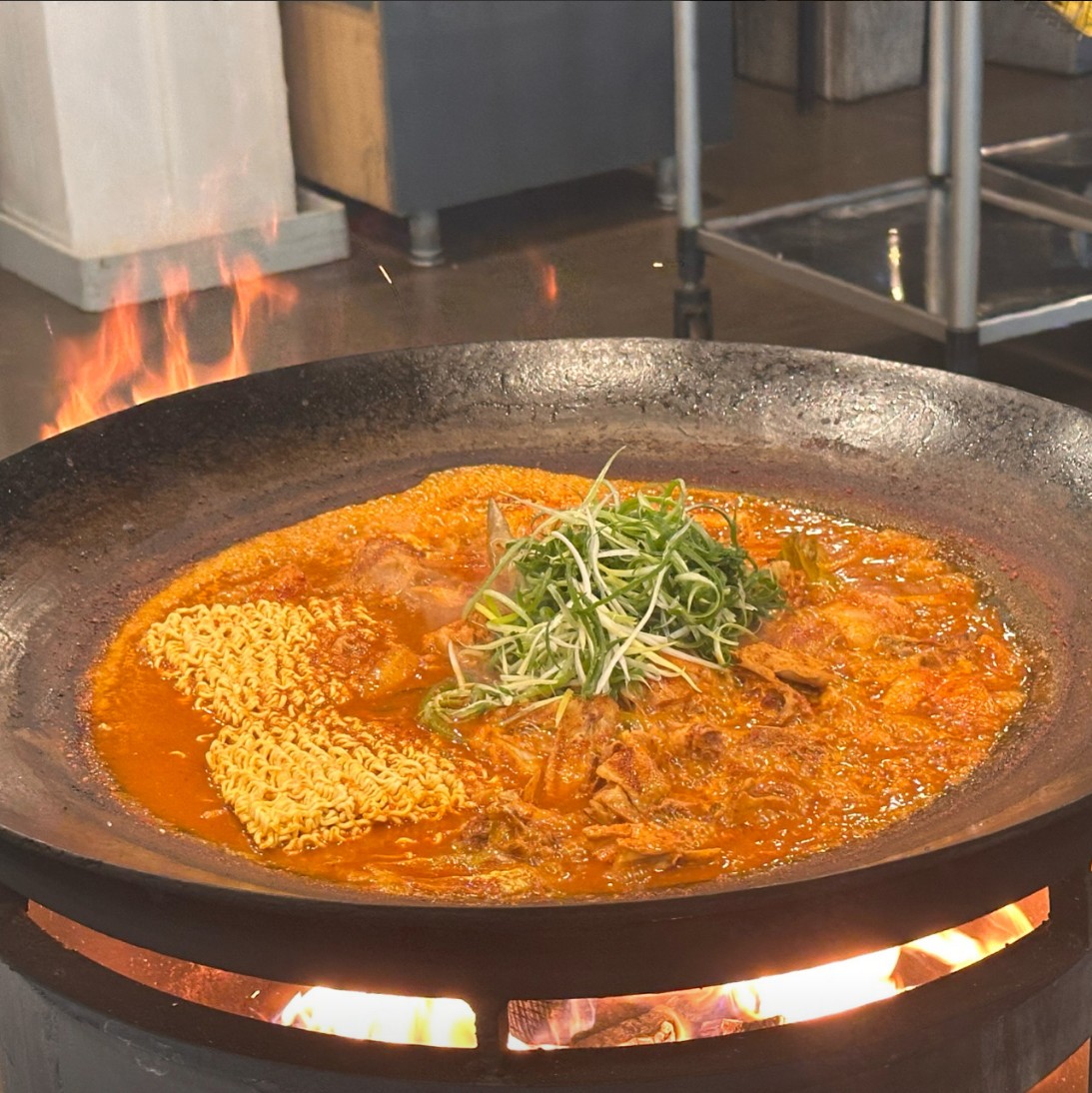 솥뚜껑닭볶음탕 메뉴 이미지