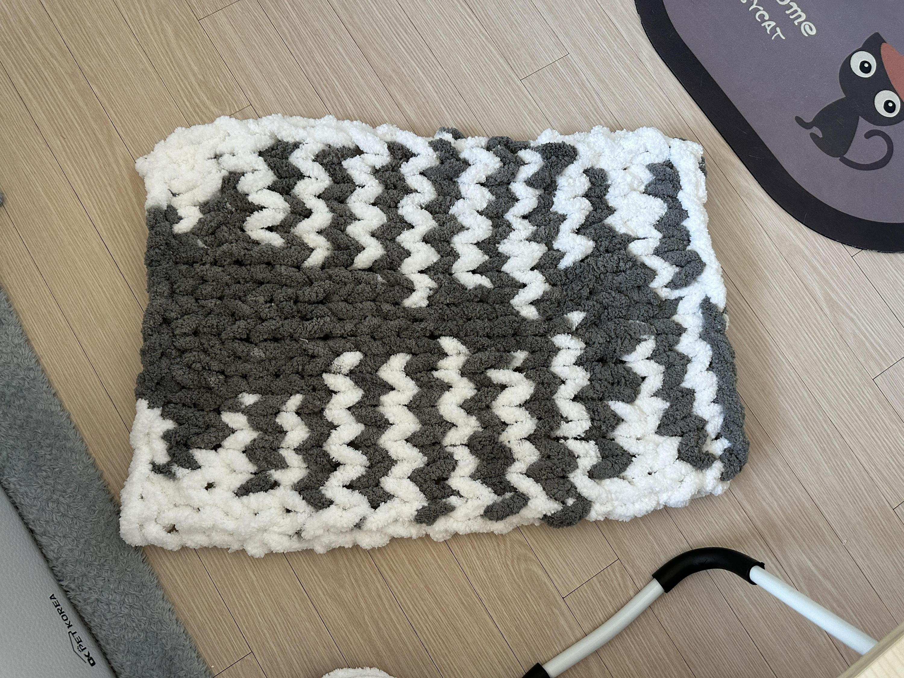 청키수면사로_만든_직사각형_방석