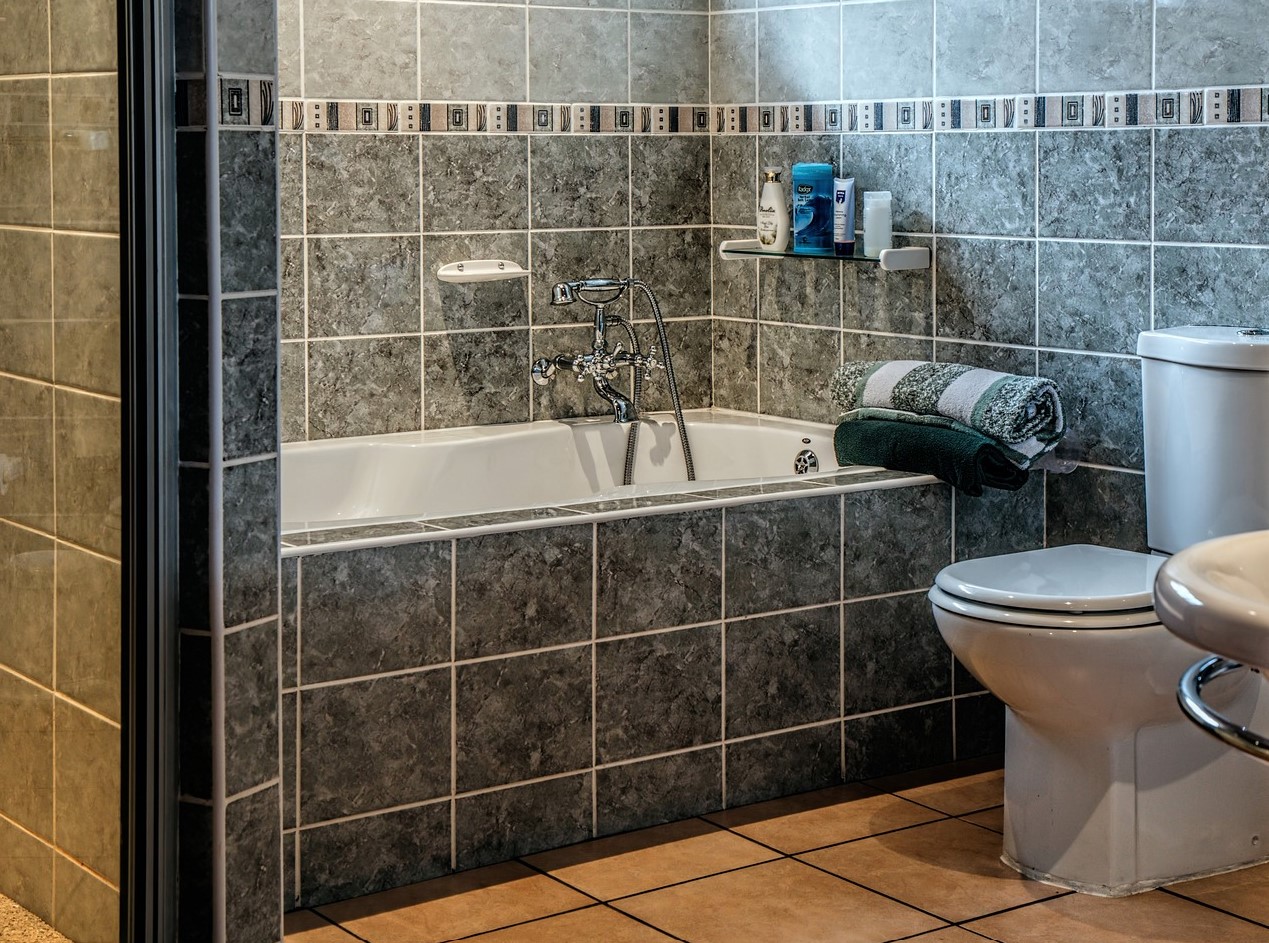 청소-후-잘-건조된-화장실