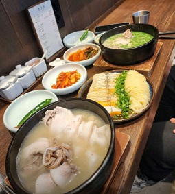 돼지국밥3개