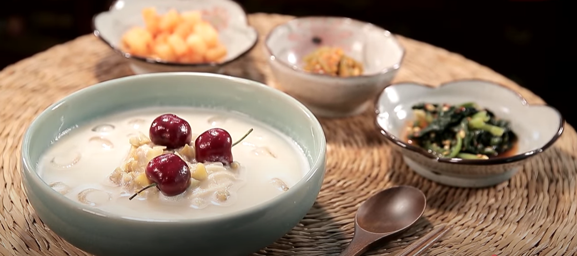 여름철 보양식 콩국수, 건강에 좋은 점과 주의할 점