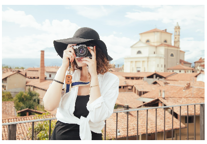 '인증샷'이 당신의 여행 기억을 삭제하는 이유 : 셔터를 누를 때 사라지는 것들