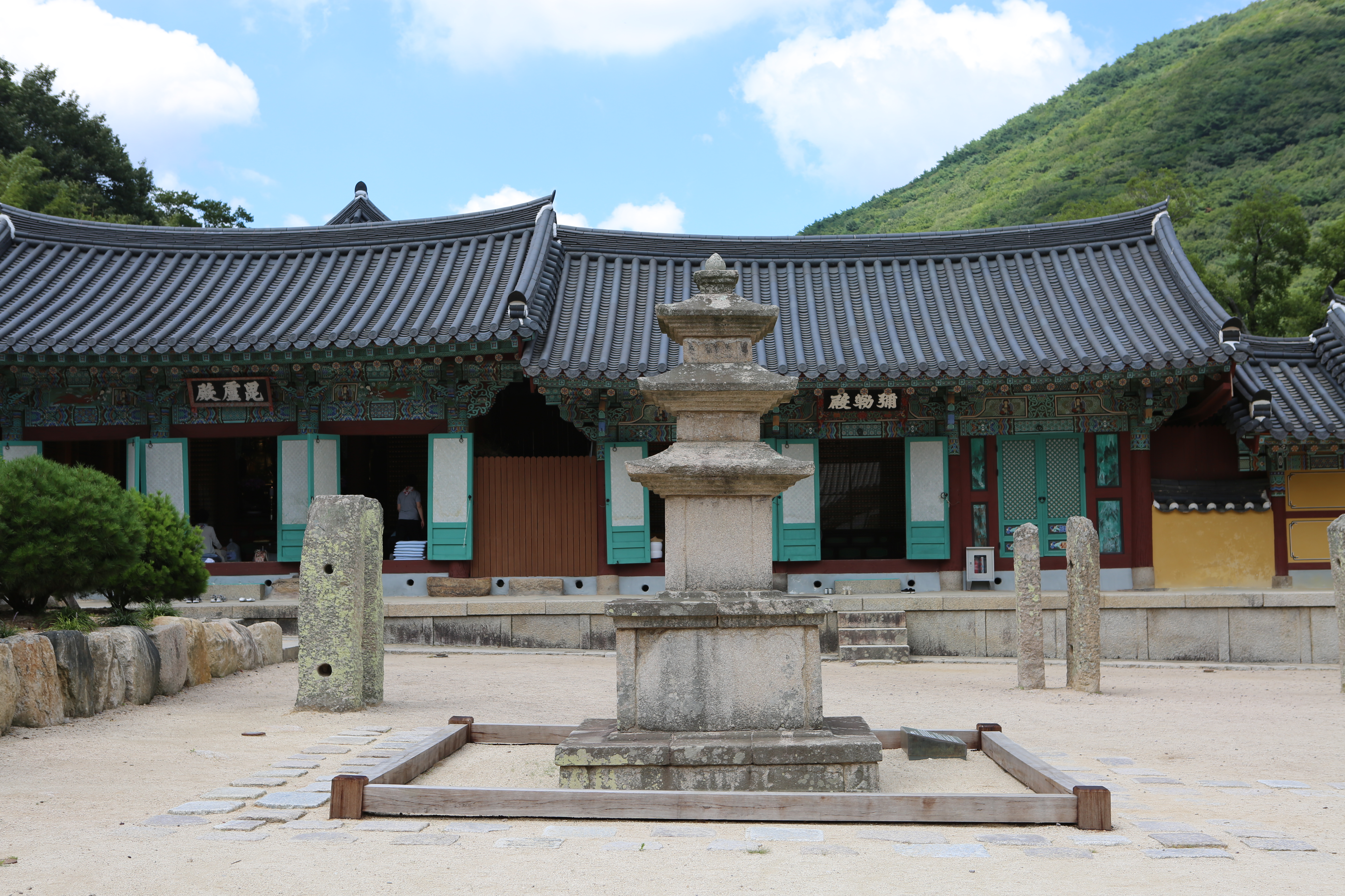 부산 범어사 삼층 석탑