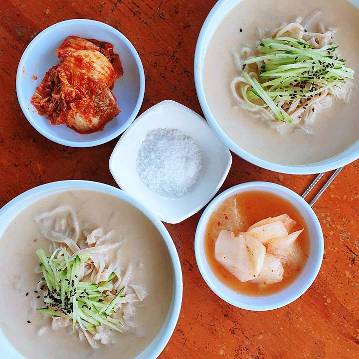 식객 허영만 백반기행 조성모 편 곡물 칼국수 발반죽 우리밀 손칼국수 소머리수육 해물파전 경주 맛집 소개