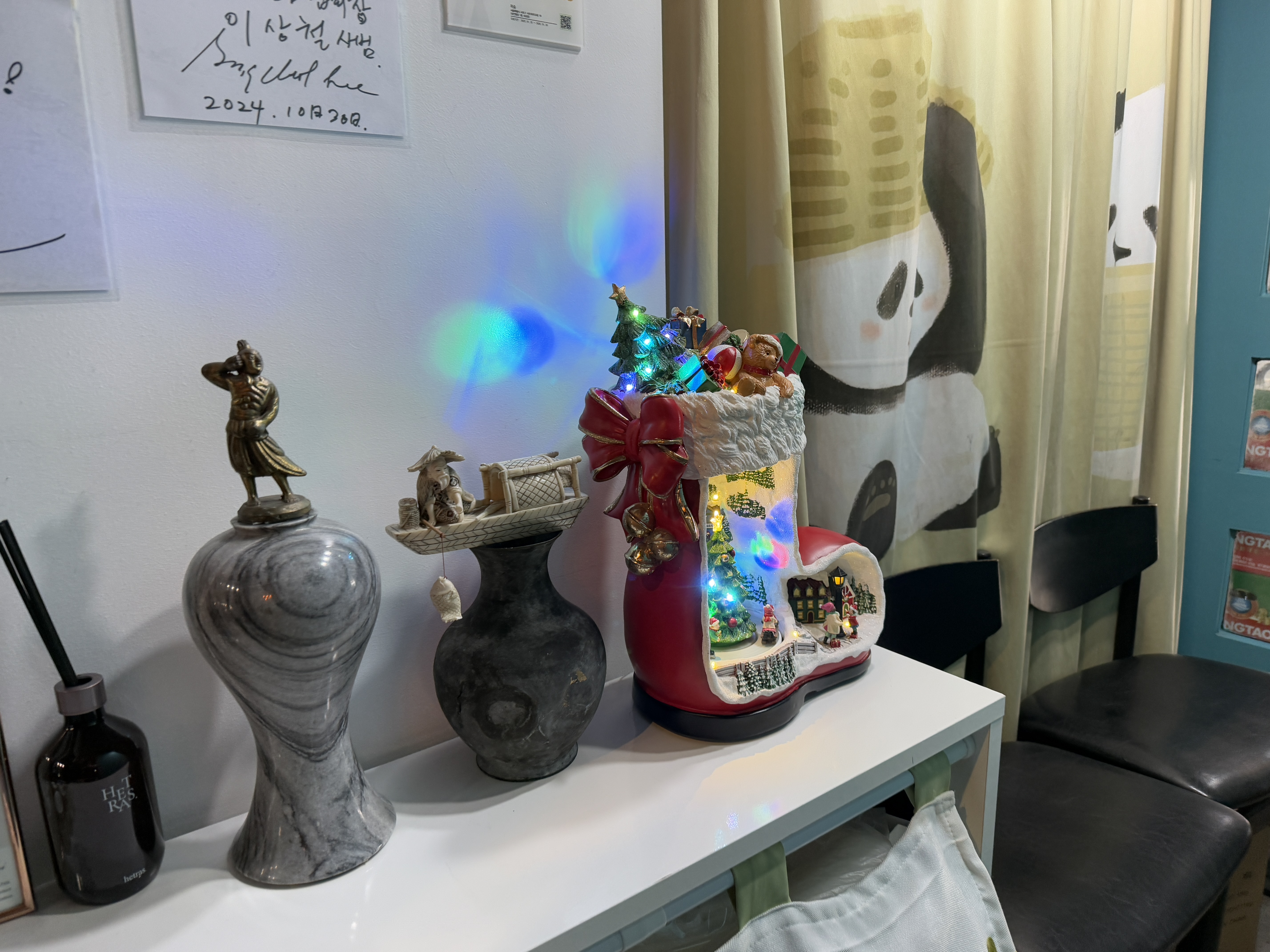 미슌 중식당 입구 인테리어 소품