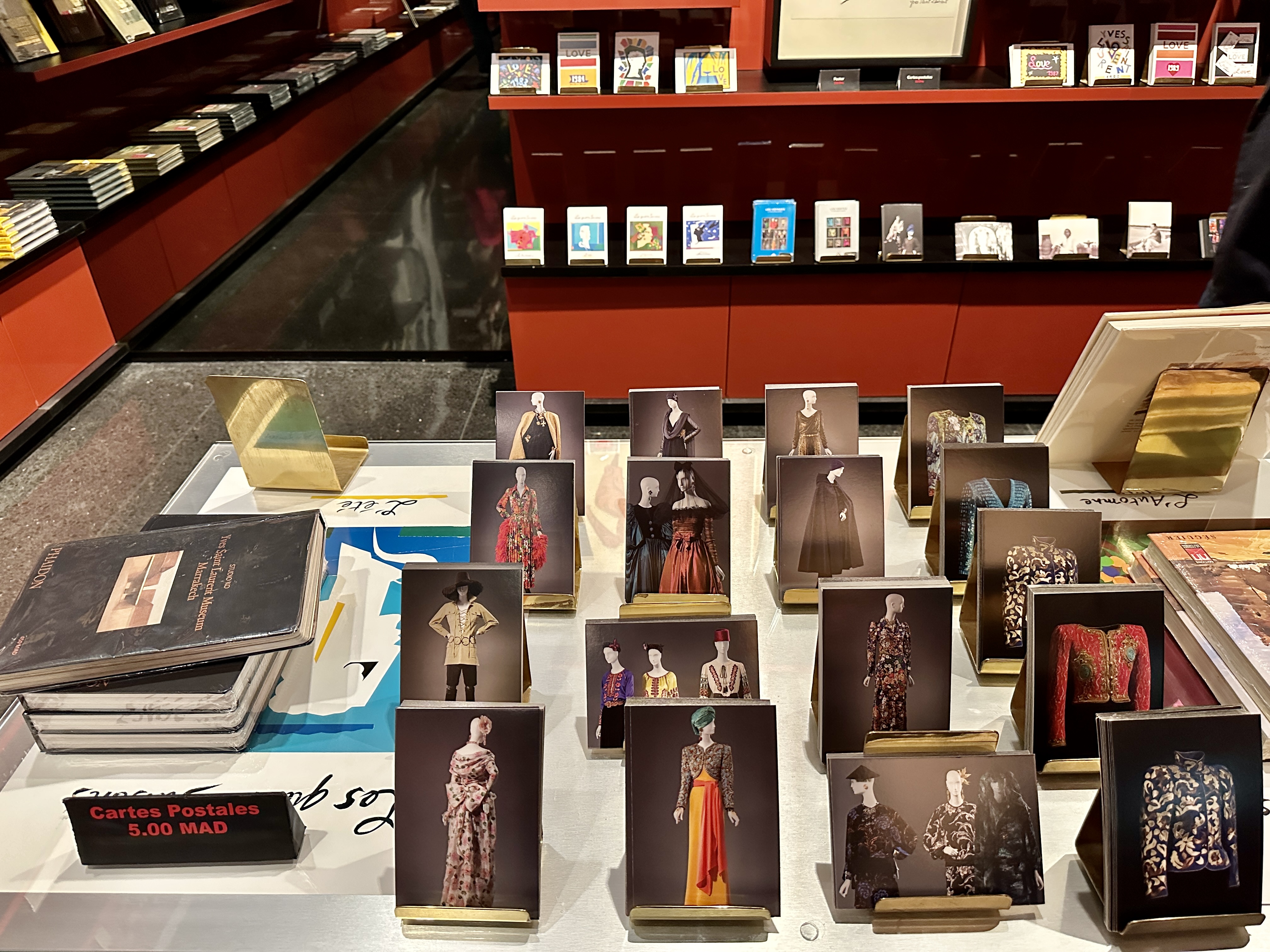 입생로랑 박물관 기념품 가게