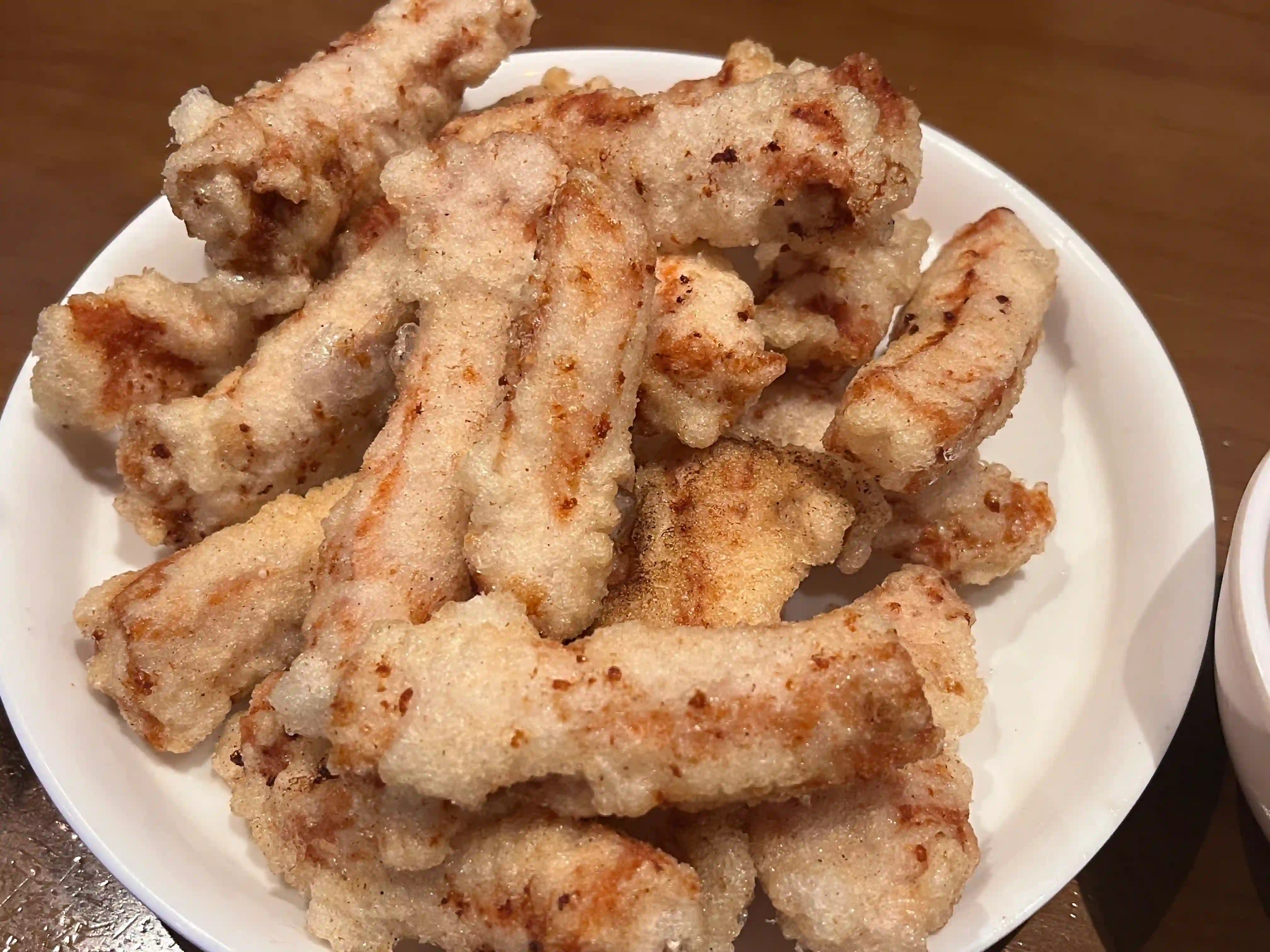 접시에 담겨진 탕수육 사진