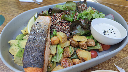 아보카도 연어 샐러드