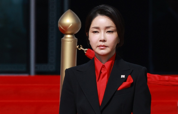 김건희 여사는 법적·정치적 관심의 중심에 선 인물