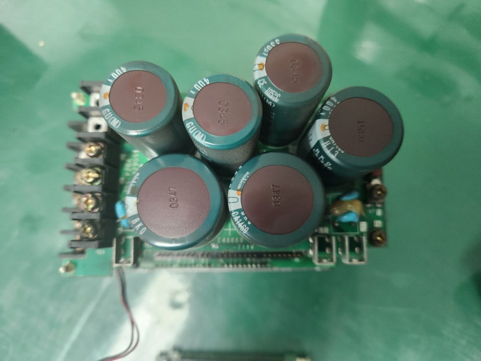 미쓰비시(MITSUBISHI) MR-J2S-200A 고장증상은 알람 17번 발생입니다
수리내용은 PCB 불량소자 교체입니다 수리 과정 by 메트영남