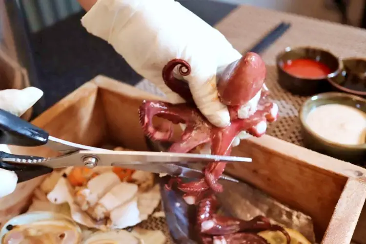 투데이 맛있는 메뉴 고기 딱새우 랍스타 편백찜 세이로무시 맛있는 식당 추천 부산 남천동 맛집