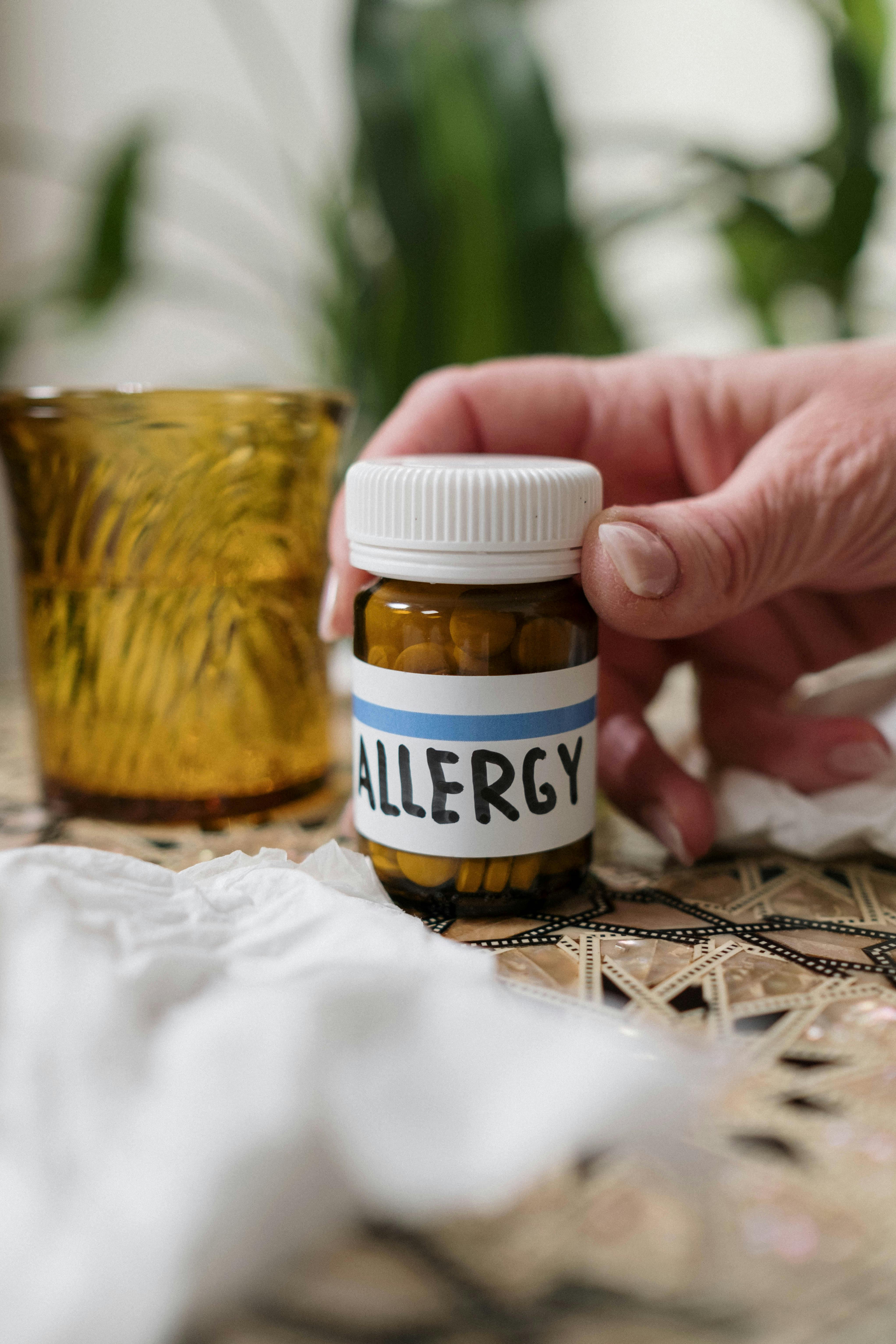 allergy 라고 씌여져있는 약통