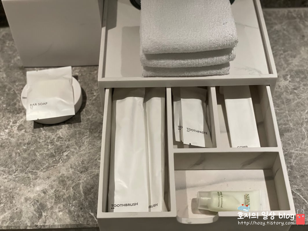 방콕 코트야드 메리어트 에어포트 디럭스룸 어메니티