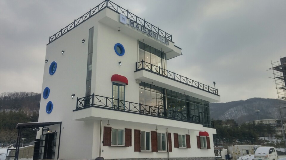 유량동카페-메종드엠-조용한곳