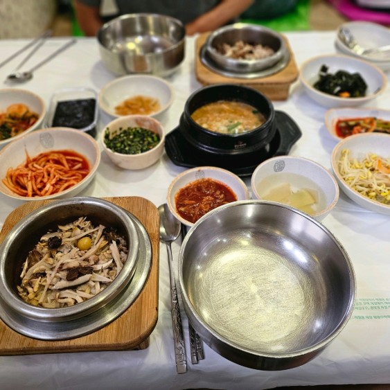 큰마을영양굴밥 메뉴