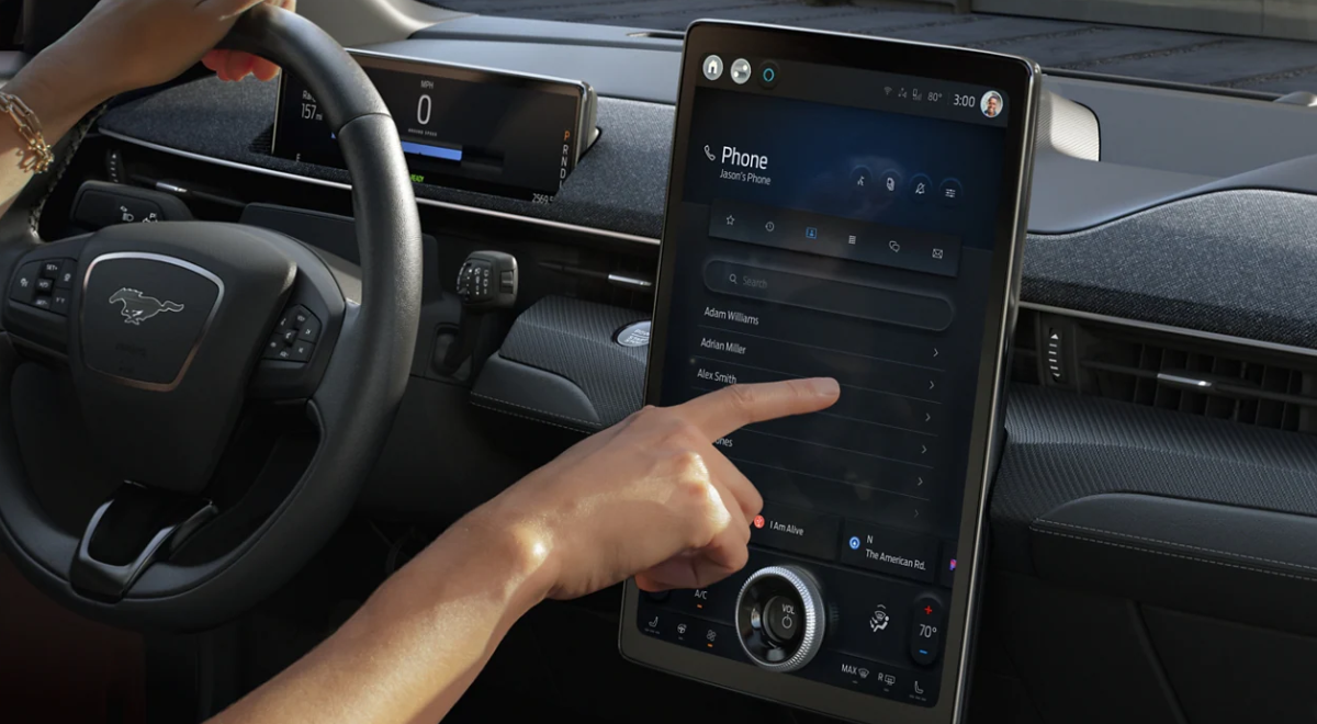 포드-머스탱-마하-e-실내