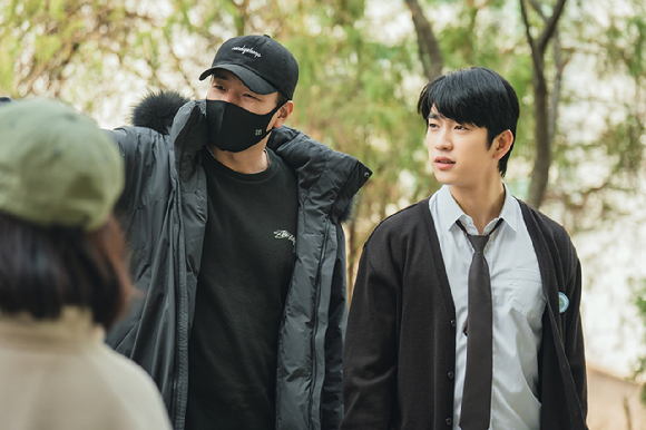 배우 박진영이 넷플릭스 시리즈 &#39;닭강정&#39;에서 열연하고 있다. [사진=넷플릭스]