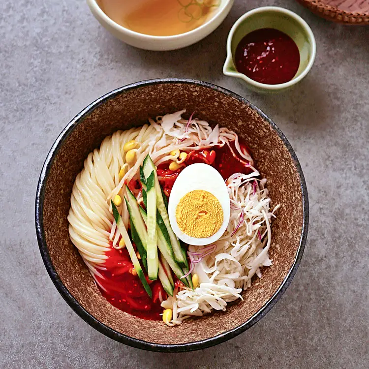 전참시 전지적참견시점 송가인 만두 쫄면 칼국수 맛있는 식당 전주 한옥마을 맛집 소개