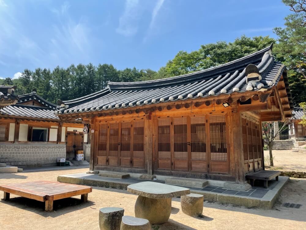 남한산성-낙선재-내부에서-운영중인-탐앤탐스