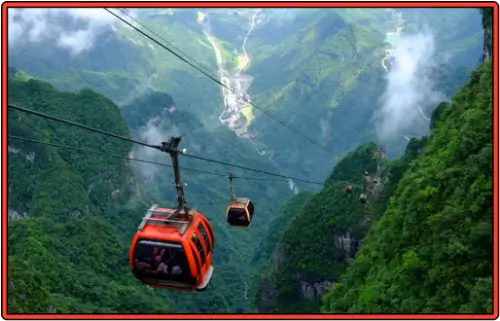 천문산-정상에서-바라본-빨간색-케이블카