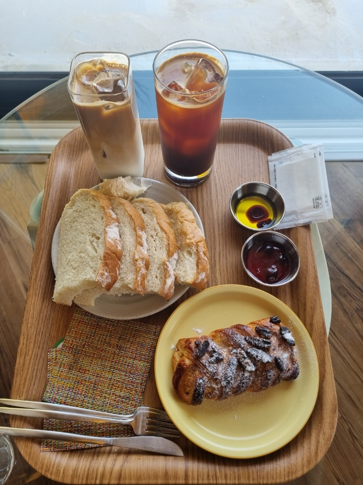 우연히 찾아서 200% 만족한 김포 숨은 명소: 보름산 미술관 & 보름산 카페