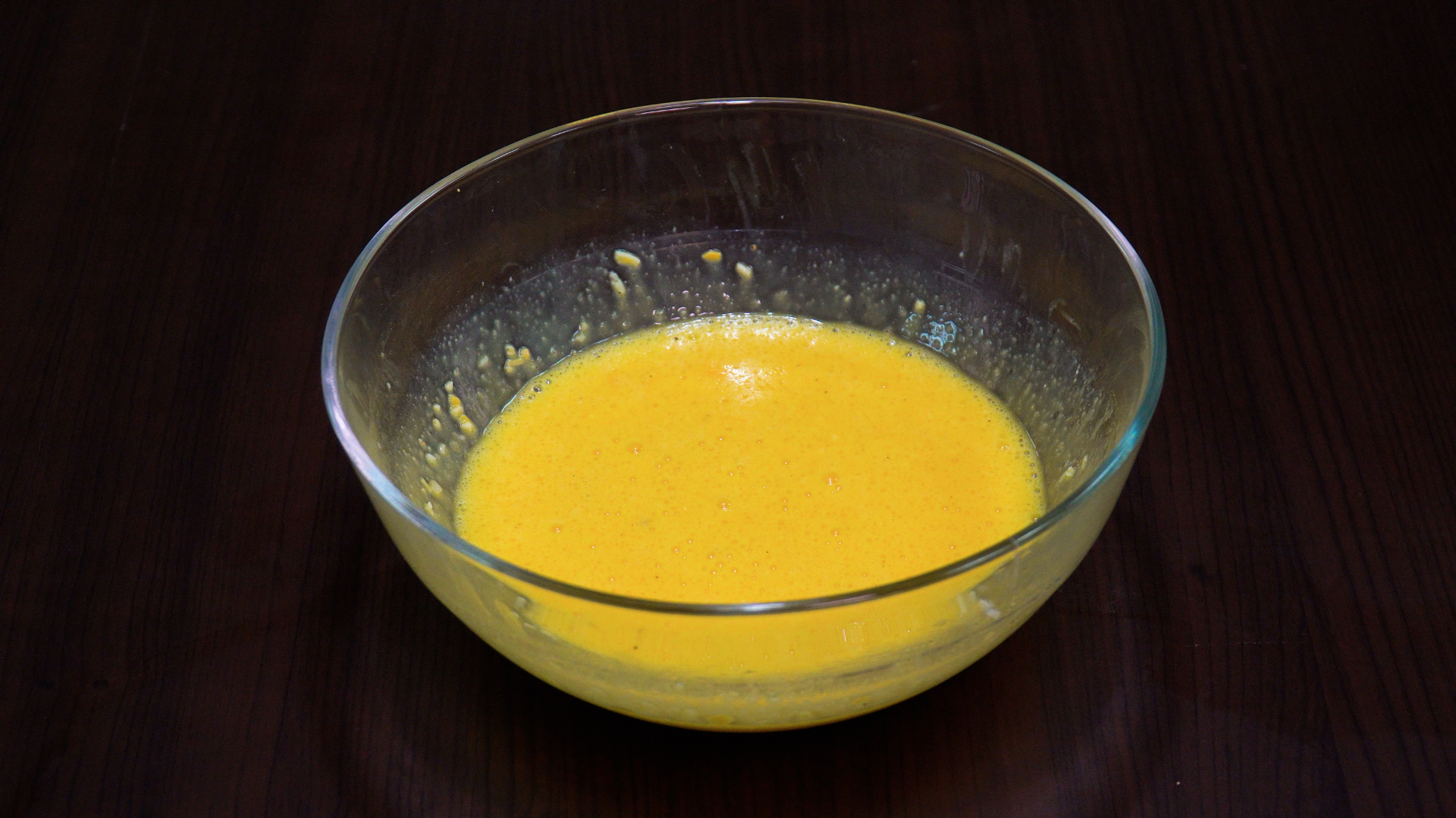 모든 까르보나라 소스 섞어주기