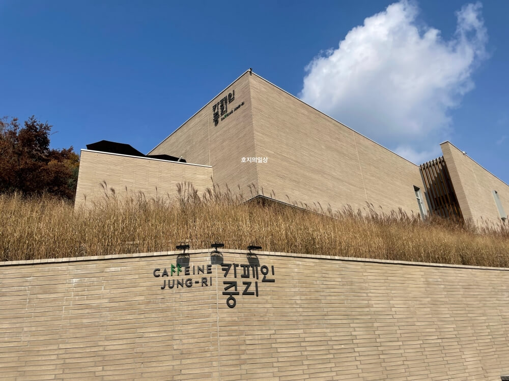 화성 동탄 대형 브런치 카페인 중리 - 건물 외관 모습