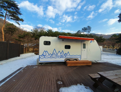 용인 자연휴양림 예약 캠핑장 카라반 계곡 짚라인 야영데크 몽골 핀란드