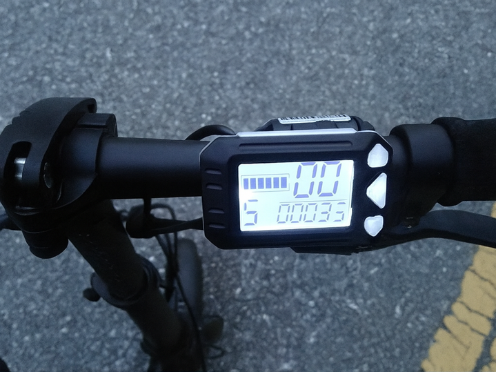 LCD handlebar display of the Ideawalk e-bike showing throttle mode and controls
