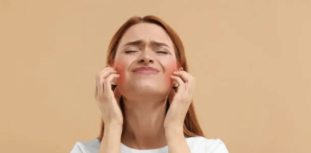 갱년기 여성&amp;#44; 어느날 갑자기 생기는 얼굴 열감! 홍조는 왜 생길까? 