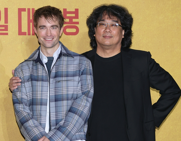 연기자와 감독사진