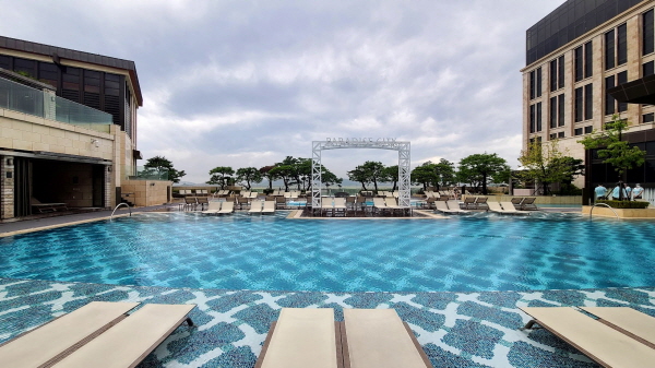 파라다이스시티 야외수영장