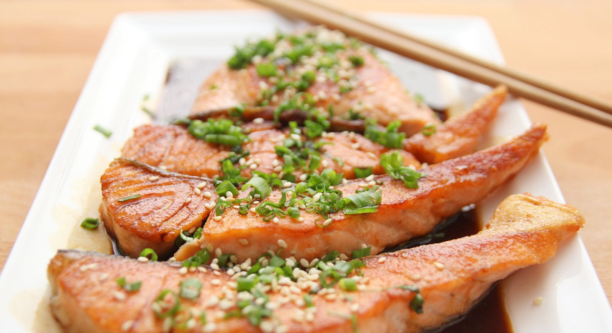 눈과 얼음 속 미식 여행: 캐나다 메이플, 핀란드 훈제 연어, 팁