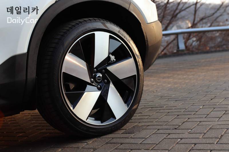 볼보 전기차..&lsquo;C40 리차지&rsquo;