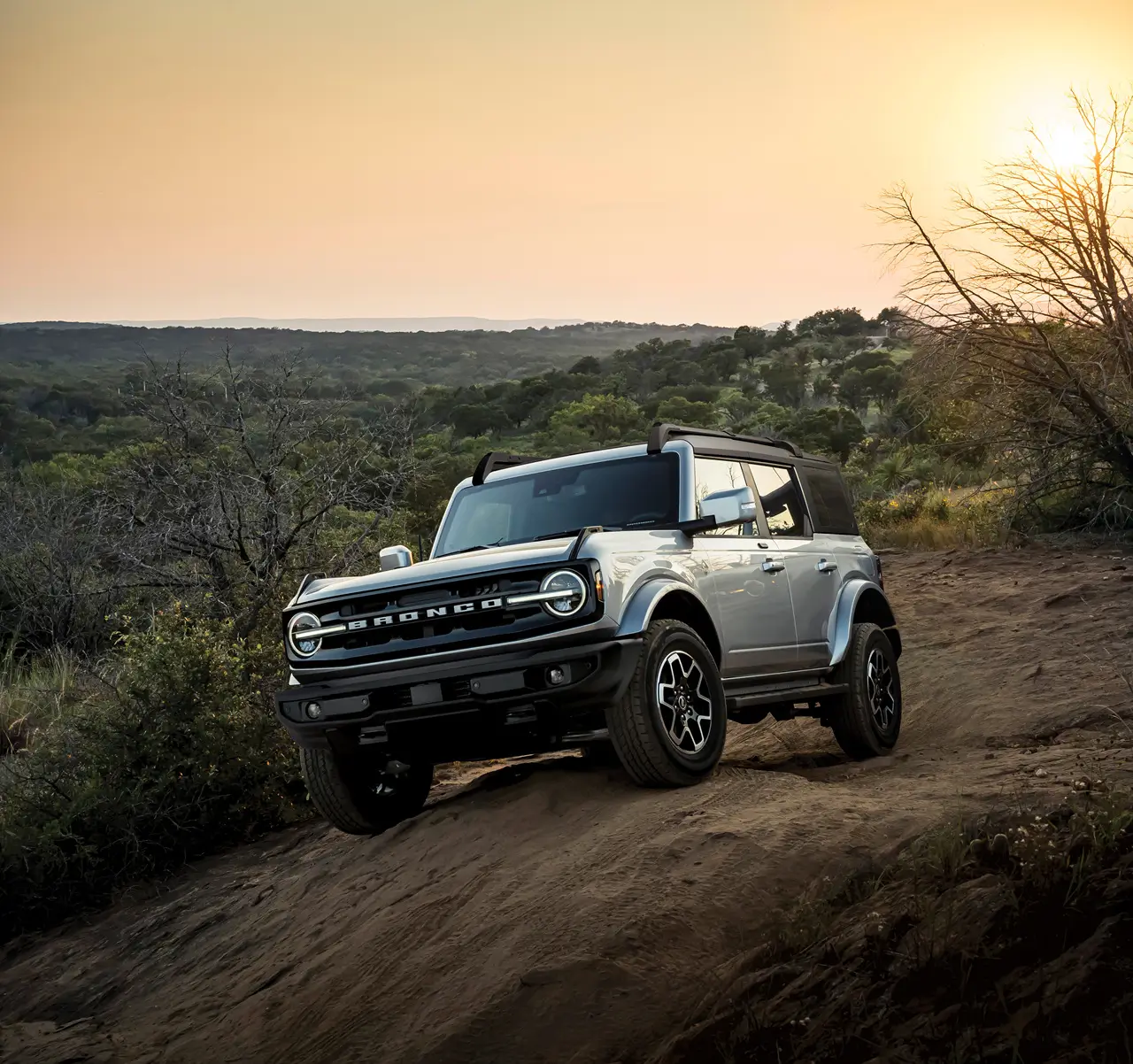 포드 브롱코 차량 이미지 정면