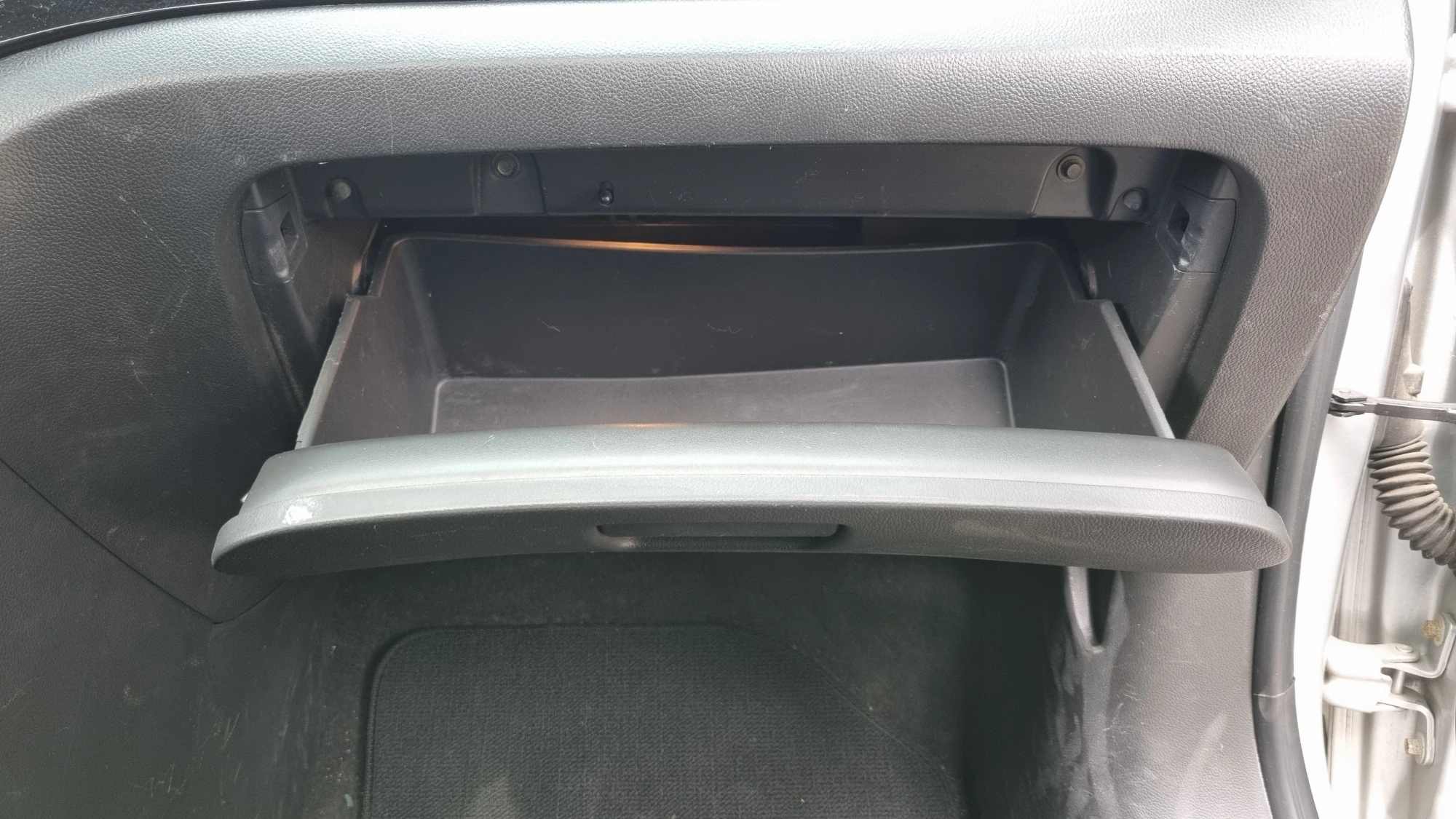 올란도 글로브박스