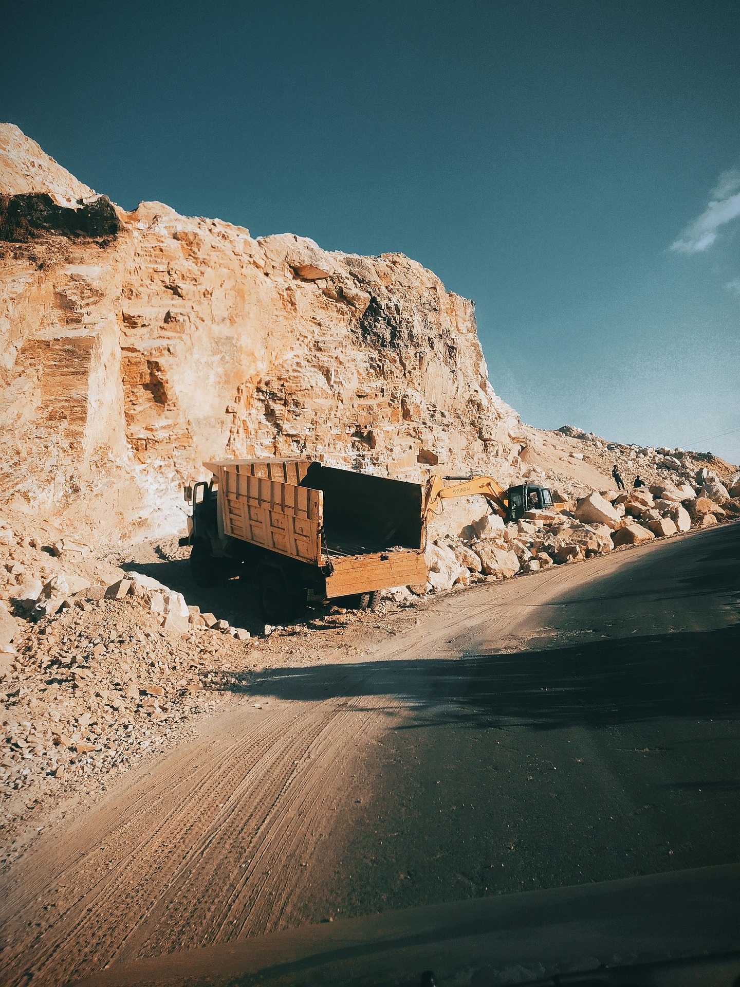 국가·지역 독점 채굴권이 만든 정치적 희귀 재료의 시장 왜곡 구조