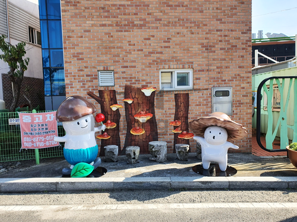 마롱컴퍼니 조형물 3