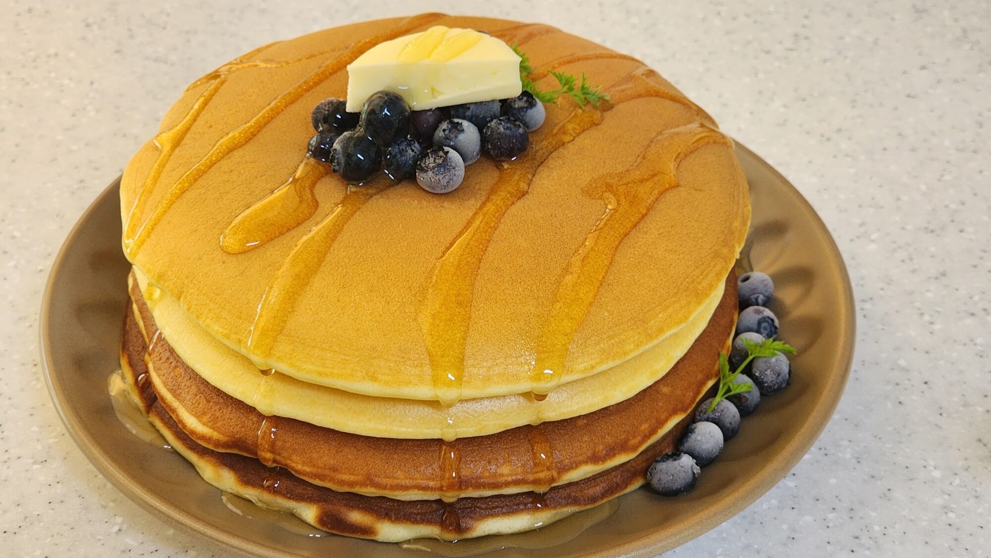 플에이팅한 팬케이크