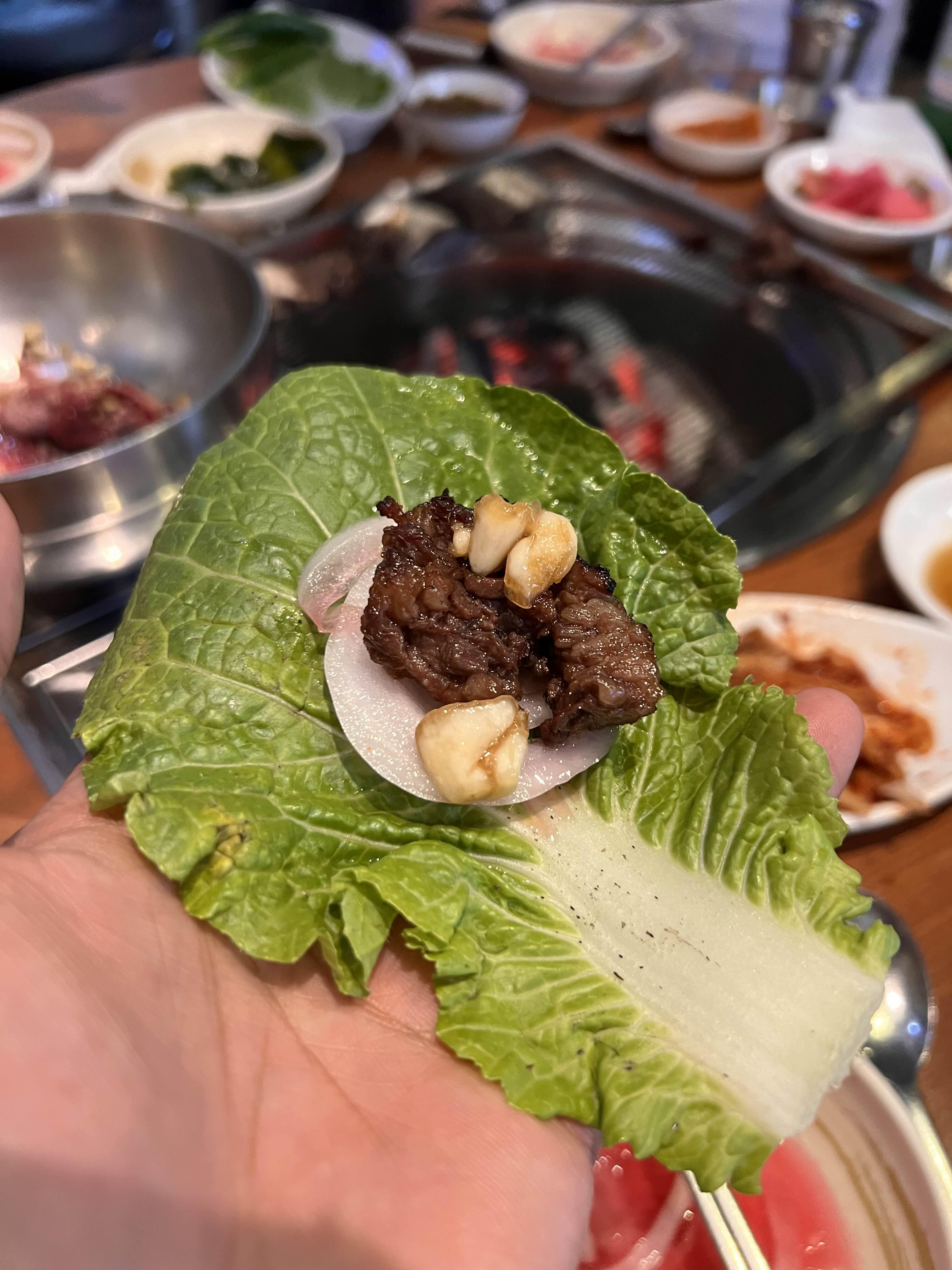 쌈으로 싸서 먹어도 맛이 좋다.