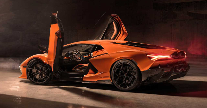 Lamborghini Revuelto