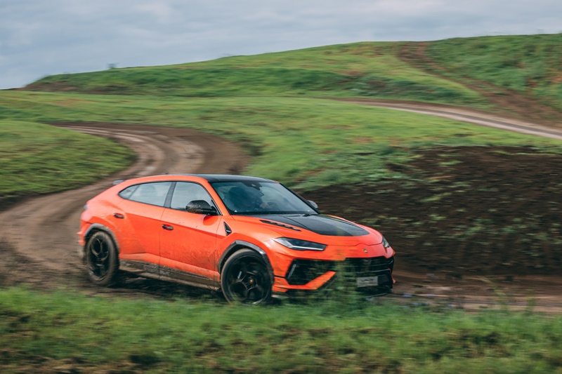 람보르기니 우르스 퍼포만테