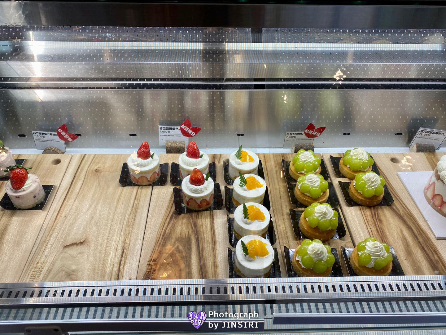 ๋ ๋ํ์ดํ ์ํฌ๋ฆผ์ผ์ดํฌ