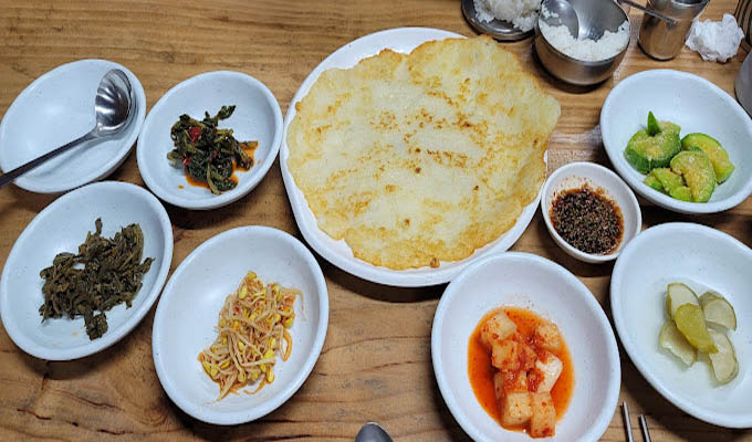 홍천 산채요리집 '준이네통나무집'