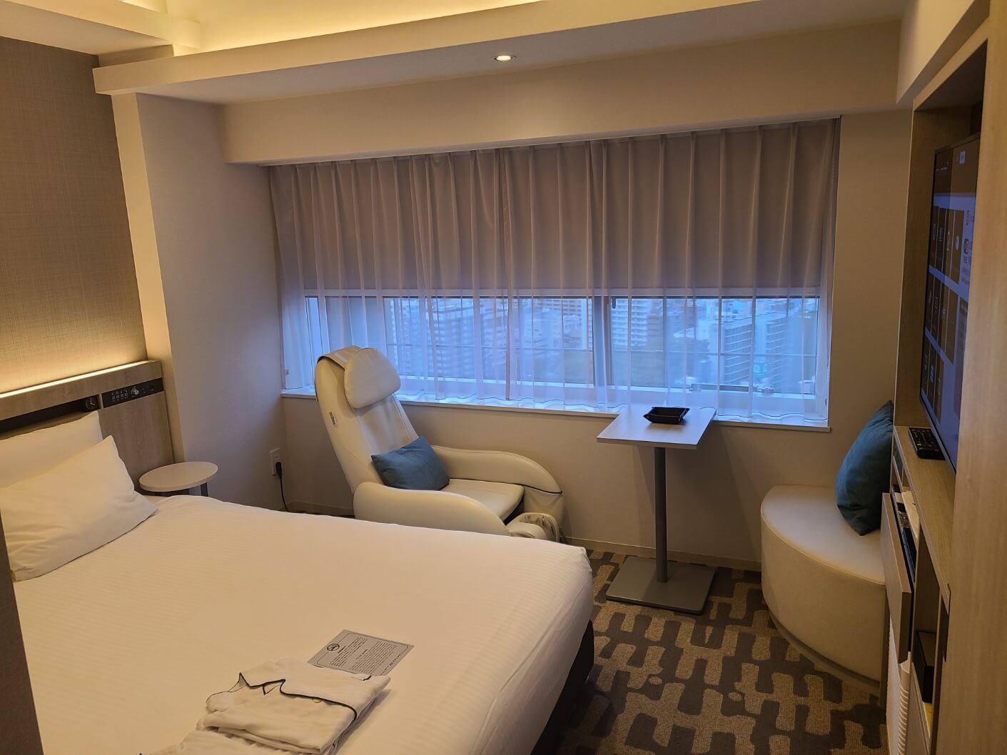 현관쪽에서 바라본 호텔 방 구조 사진