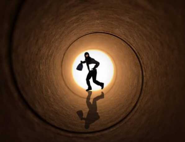 도둑과말다툼하는꿈